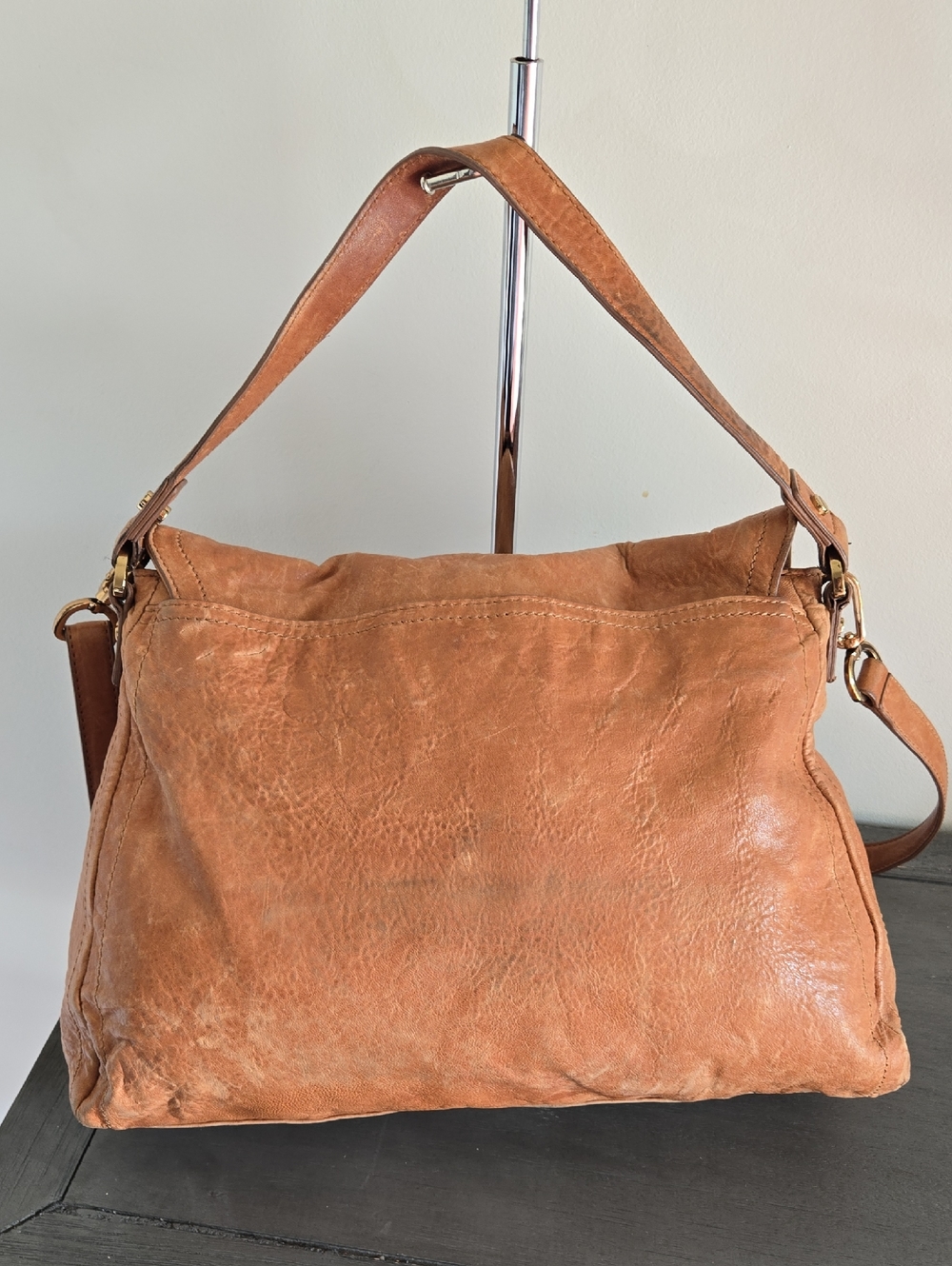 Tory Burch Tan Distressed Leather Flap Shoulder Bag with Gold Logo - Picture 5 of 14